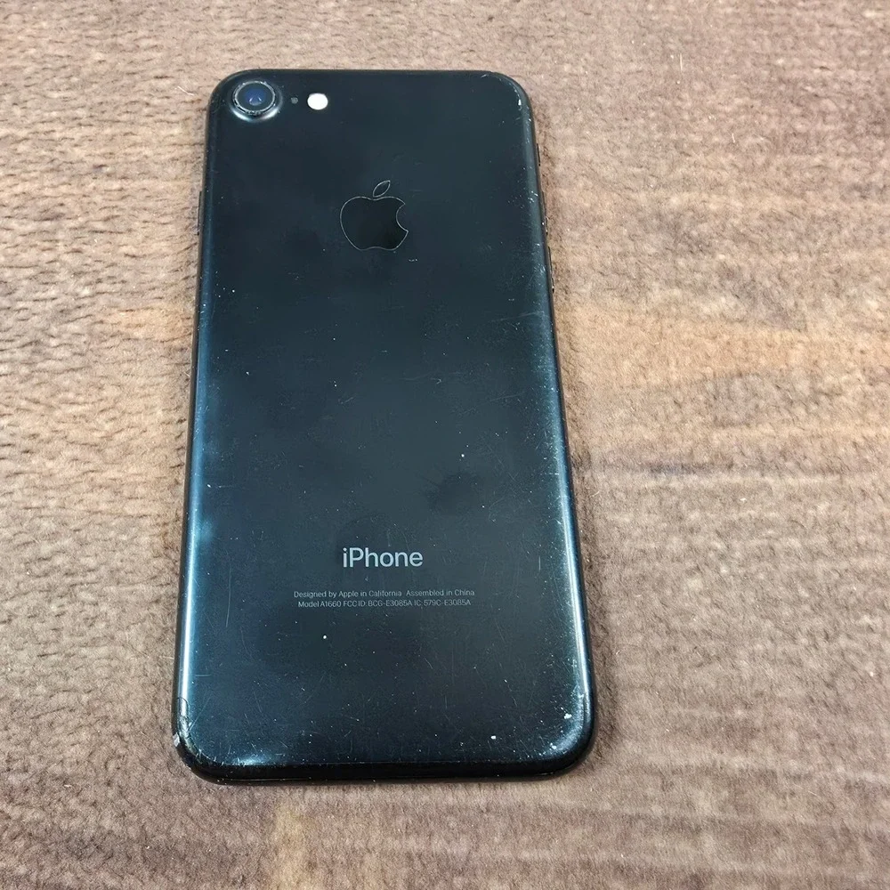 Apple iPhone 7 Smartphone Mens N/A Black Fair Cracked Screen Locked A1660